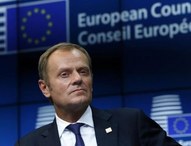 Die Welt: Όλοι εναντίον Τουσκ για το προσφυγικό